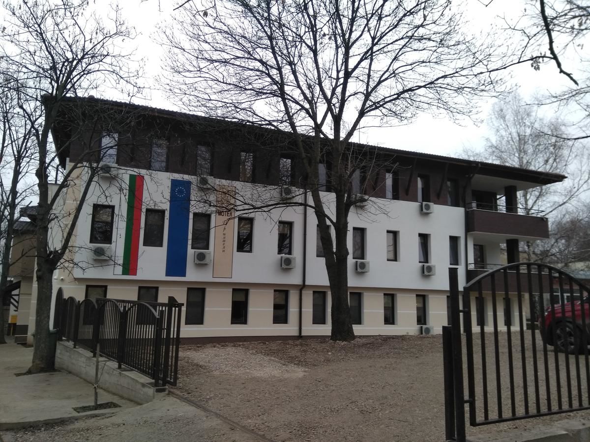 Мотели Complex Friends Плевен-8